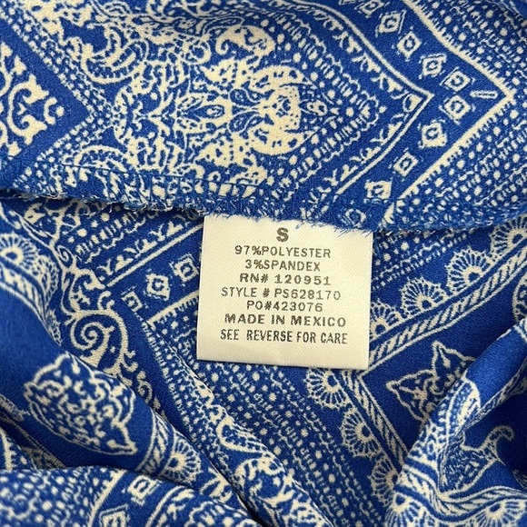 Pink Rose Blouse tshirt blue and white design small - Picture 6 of 6